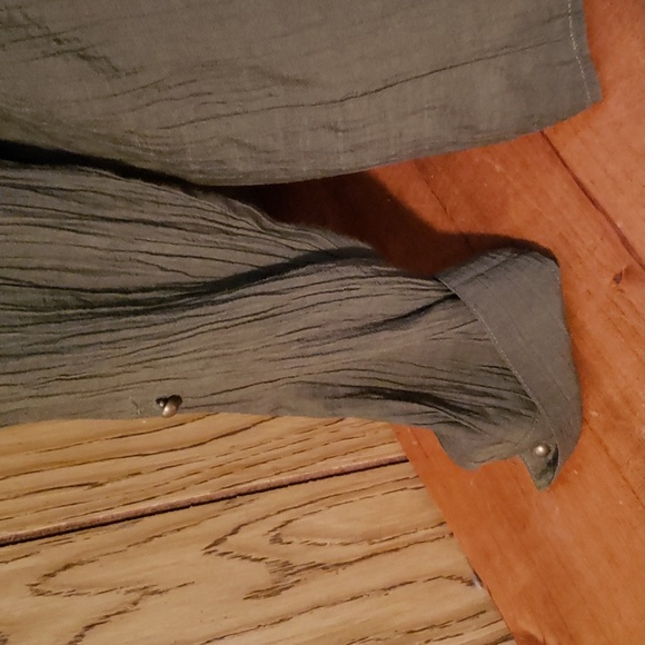 Flowy green shirt - Picture 3 of 6